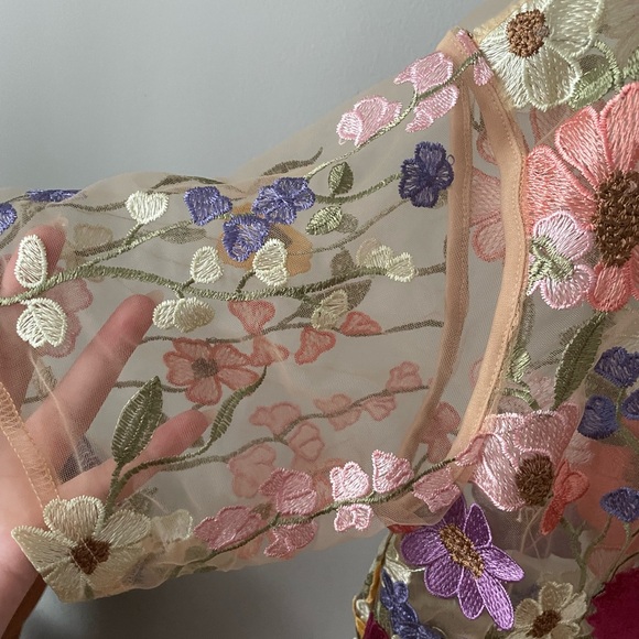 Dolan appliqué sheet tee shirt size large - Picture 5 of 9